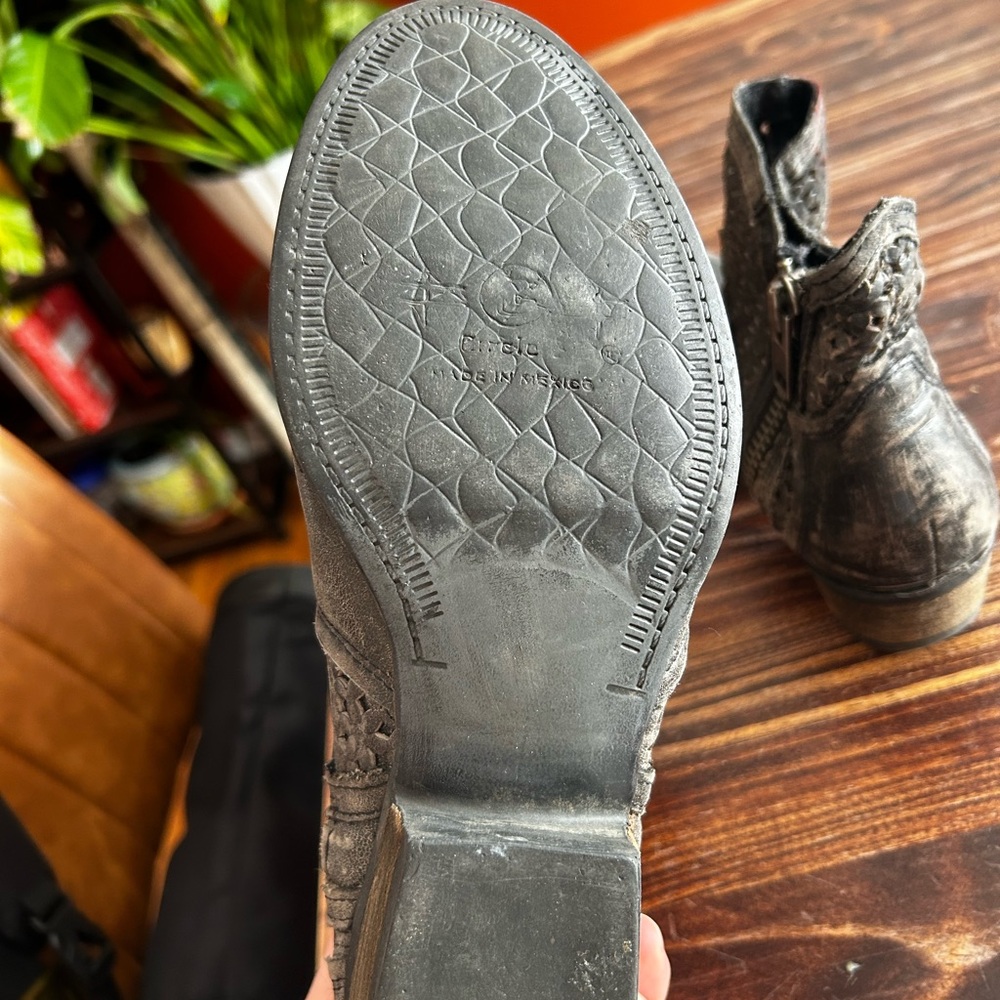 Circle G Black Leather Boots - Picture 4 of 7
